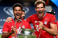 Ngôi sao Bayern khoe cơ bắp cuồn cuộn với chiếc cúp Champions League