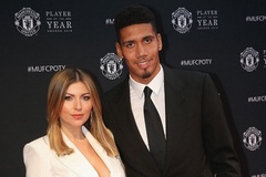 Sam Cooke: Nàng Wags nóng bỏng cùng Chris Smalling trở lại MU