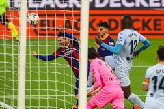 Messi đã vượt mặt những chân sút vĩ đại nào để lập kỷ lục?