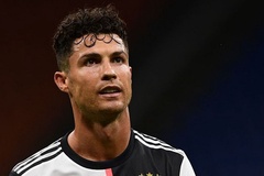 Ronaldo trình làng kiểu tóc mới tái hiện thời khoác áo MU 