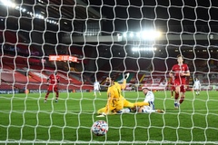 Liverpool hứng chịu thất bại ở Champions League theo cách khó tin