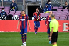 Màn tưởng nhớ Maradona của Messi khiến Barca… mất 3000 euro