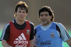 Khoảnh khắc hiếm hoi Messi sát cánh với Maradona ở tuyển Argentina
