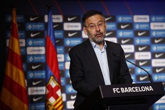 Chủ tịch Barca phá vỡ sự im lặng sau mâu thuẫn với Messi