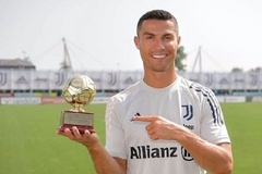 Ronaldo ăn mừng giải thưởng ghi bàn đặc biệt ở cấp độ quốc tế