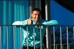 Ronaldo quay về Italia cách ly bằng phương tiện đặc biệt