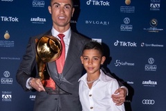 Ronaldo chia sẻ hài hước về con trai cả Cristiano Jr.  