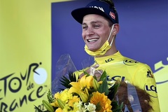 Mathieu van der Poel "xé" áo vàng Tour de France