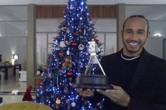 Tay đua F1 Lewis Hamilton lại nhận danh hiệu VĐV hay nhất năm của BBC