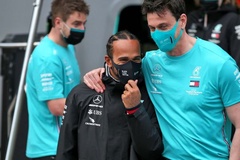 Trưởng đoàn F1 Mercedes: Hamilton không phải cái rốn của vũ trụ