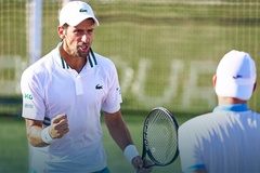 Sao tennis Djokovic quá lợi hại: Đánh đôi vẫn vào chung kết!