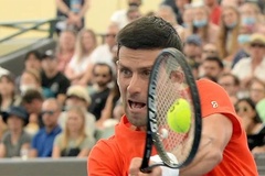 Djokovic bị đau tay trước thềm giải tennis Australian Open