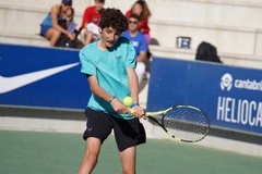 Tân binh nhà Nadal ra mắt làng tennis chuyên nghiệp như thế nào?