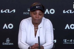 Serena Williams rời phòng họp báo trong nước mắt sau trận thua Naomi Osaka ở bán kết Australian Open