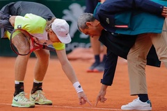 Roland Garros bị chê lạc hậu, cần công nghệ giúp các trọng tài "quáng gà"