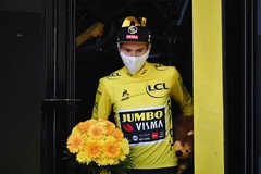 Sốc nặng tại Tour de France: Quan chức của Liên đoàn Xe đạp thế giới phá hỏng xe của áo vàng Roglic!