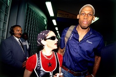 20 triệu đôla để… làm Madonna có bầu: Câu chuyện điên rồ của Dennis Rodman