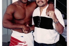 Bên cạnh Muhammad Ali, Mike Tyson còn thần tượng một võ sĩ hạng nhẹ