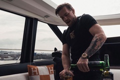 Conor McGregor sắm đồng hồ Rolex 3 tỉ đồng, chẳng thèm mua bảo hiểm