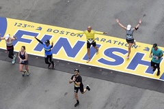 Boston Marathon lần đầu tiên bị hủy sau 124 năm