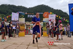 Anh chàng dân tộc Mông 3 con vô địch sự kiện chạy ở Mù Cang Chải dù đến muộn