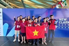 Tuyển bơi giành thêm 4 HCV, Huy Hoàng phá kỷ lục châu Á nhóm tuổi bơi 1500m tự do
