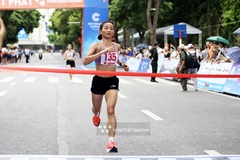 Nguyễn Thị Oanh vô địch giải chạy báo Hànộimới 2022 sau một tuần đăng quang marathon đầu tiên