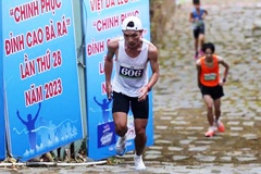 Quán quân marathon SEA Games Hoàng Nguyên Thanh “gác giày” đón Tết Quý Mão