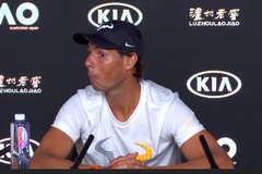 Phản ứng cực đáng yêu của Rafael Nadal khi thấy phóng viên ngủ gật trong phòng họp báo