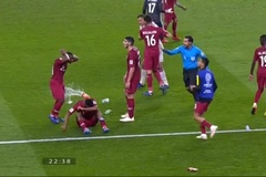 CĐV UAE ném chai nước, tấn công cầu thủ Qatar tại bán kết Asian Cup 2019