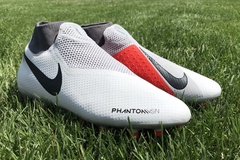 Đánh giá Nike Phantom Vision Pro: Công nghệ tiên tiến bên trong vỏ bí ẩn