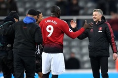 Lukaku tỏa sáng với 4 bàn/2 trận liên tiếp khiến HLV Solskjaer... lo sốt vó cho hàng công MU