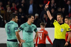 HLV Emery nói gì về chiếc thẻ đỏ của Sokratis khiến Arsenal thua Rennes?