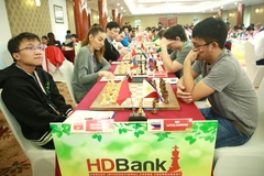 Ván 6 giải cờ vua HDBank Cup 2019: Trường Sơn, Tuấn Minh tự “níu chân” nhau