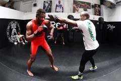 Francis Ngannou mở quỹ từ thiện dạy MMA ở châu Phi