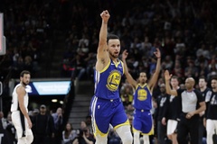 Stephen Curry ném 3/4 sân, Warriors vẫn làm bại tướng trước "già gân" San Antonio Spurs
