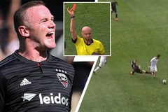 Wayne Rooney nhận thẻ đỏ sau tình huống vào bóng ý đồ triệt hạ đối phương
