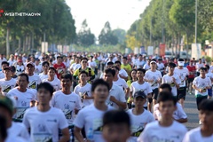 Chùm ảnh: "Dòng lũ" ở Mekong Delta Marathon 2019
