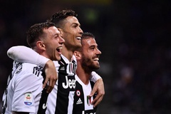 Ronaldo đạt cột mốc mới và đánh bại Messi khi gỡ hòa cho Juventus trước Inter