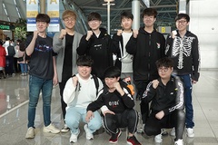 Faker và đồng đội SKT đang trên máy bay từ Seoul bay tới sân bay Nội Bài, Hà Nội tham dự MSI 2019