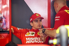 Charles Leclerc tức điên vì bị đội nhà... "hố", khiến tay đua Ferrari đang dẫn đầu phải bỏ cuộc tức tưởi