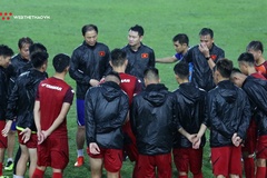 Chùm ảnh: U23 Việt Nam đội mưa "luyện công" ngay ngày đầu tập trung