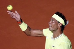 Rafael Nadal thừa nhận đụng camera bị tét đầu