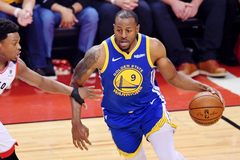 Với Andre Iguodala, bảo vệ di sản cho Stephen Curry chính là lý do để anh chấp nhận nén đau chiến đấu