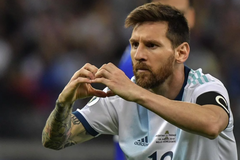 Giải mã ý nghĩa hành động ăn mừng của Messi sau khi giúp ĐT Argentina thoát thua