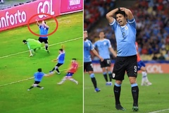 Hài hước: Đói bàn thắng, Luis Suarez đòi penalty vì lỗi chạm tay của... thủ môn