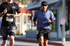 Chân chạy 70 tuổi bị Los Angeles Marathon tước kỷ lục vì gian lận trắng trợn