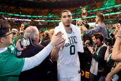 "Trại tập trung" FIBA World Cup đã mang lại lợi thế cho Boston Celtics như thế nào?
