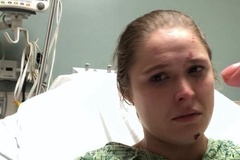 Ronda Rousey suýt mất ngón tay vì tai nạn trên phim trường