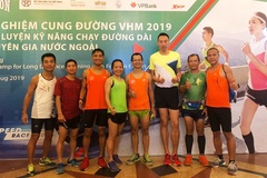 Chuyên gia ngoại cao trên 2m huấn luyện chạy đường dài tại VPBank Hanoi Marathon